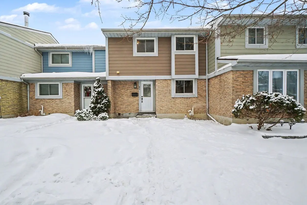 Blackburn Hamlet, ON K2V 0J2,2336 Orient Park DR #61