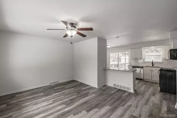 Waterford, MI 48327,6445 Pontiac Lake RD