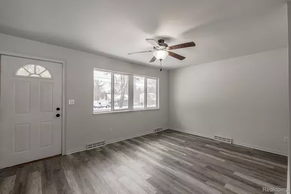 Waterford, MI 48327,6445 Pontiac Lake RD