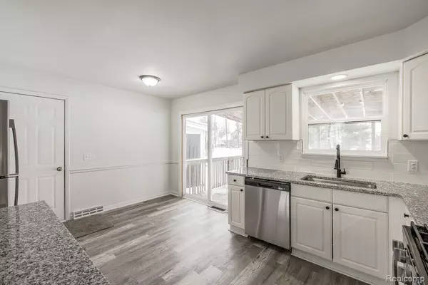 Waterford, MI 48327,6445 Pontiac Lake RD