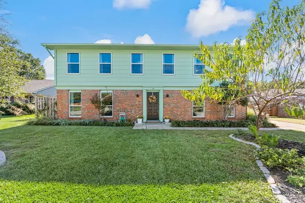 Grapevine, TX 76051,728 Heather Wood Drive