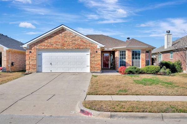 10865 Braemoor Drive, Fort Worth, TX 76052