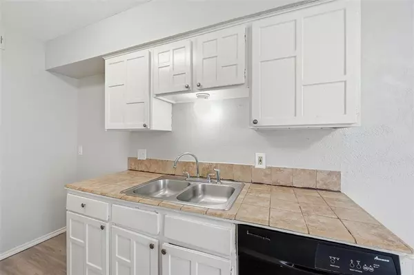 Arlington, TX 76014,1718 Dorchester Drive