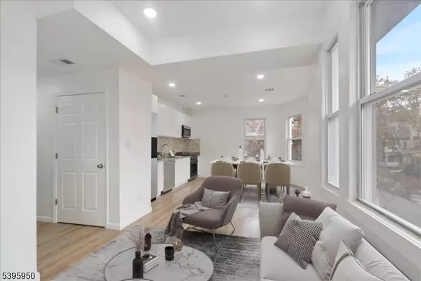 Newark City, NJ 07108,813 S 12Th St