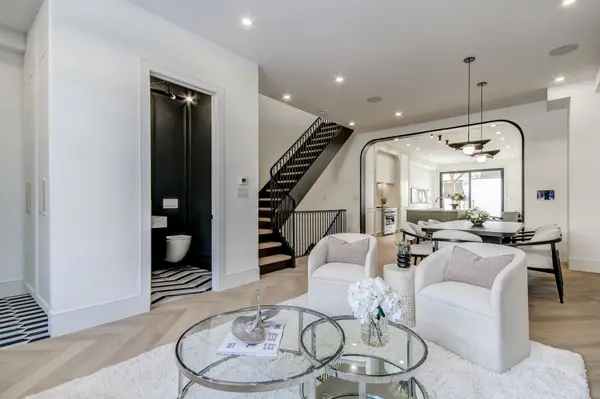 Toronto C01, ON M6J 1P9,21 Foxley ST