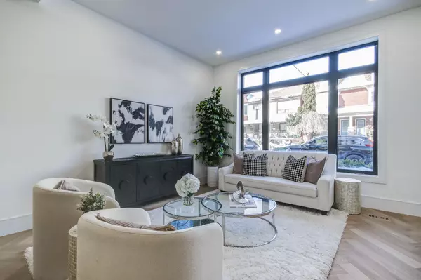 Toronto C01, ON M6J 1P9,21 Foxley ST