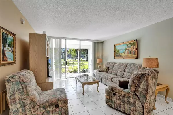 Lauderdale Lakes, FL 33313,2999 NW 48th Ave #142