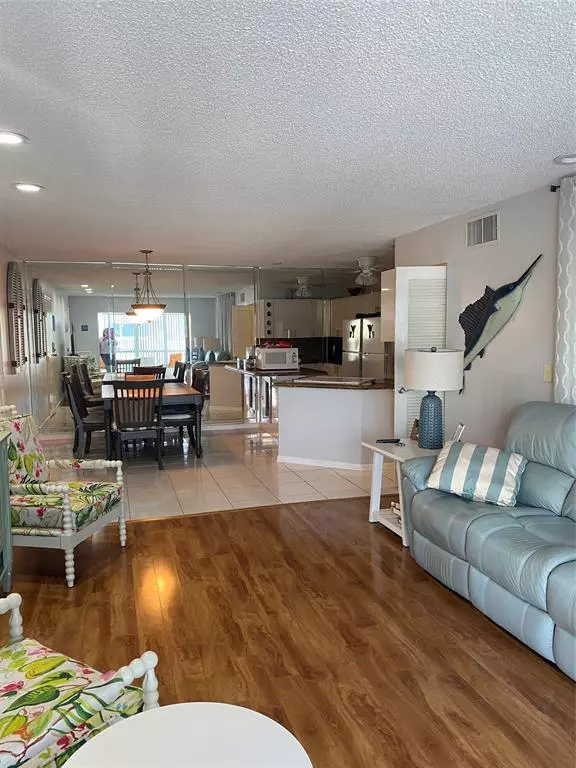 Fort Lauderdale, FL 33308,6471 Bay Club Dr #4