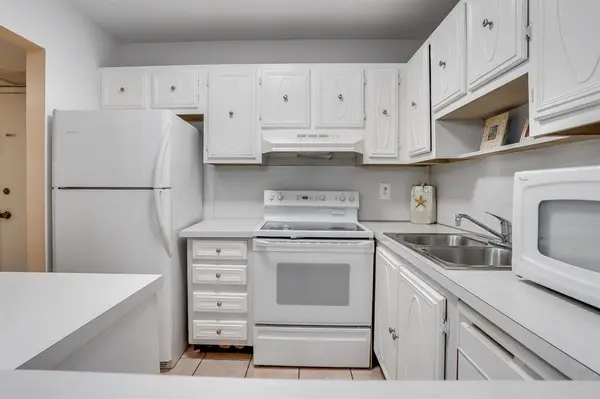 Pompano Beach, FL 33060,253 S Cypress Rd #202