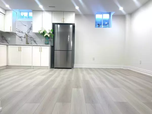 Aurora, ON L4G 7V9,252 Borealis AVE