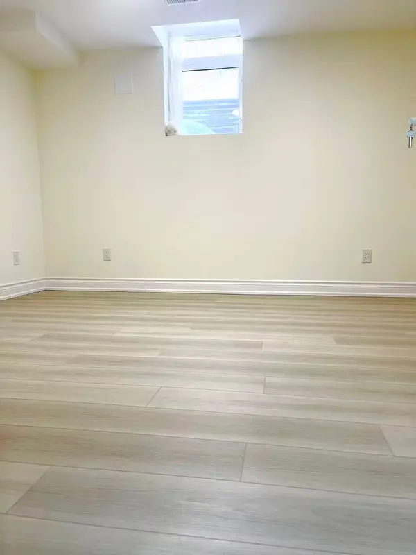 Aurora, ON L4G 7V9,252 Borealis AVE