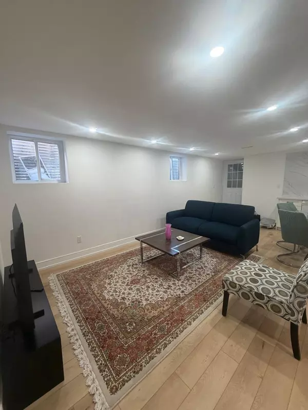 Richmond Hill, ON L4C 5N9,193 Stephen ST #Basement