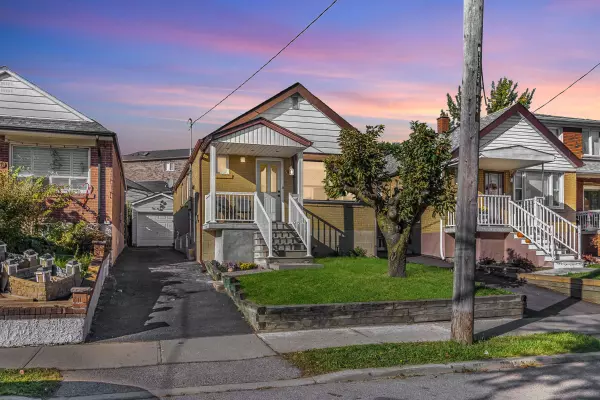 54 Holmesdale CRES, Toronto W03, ON M6E 1Y5