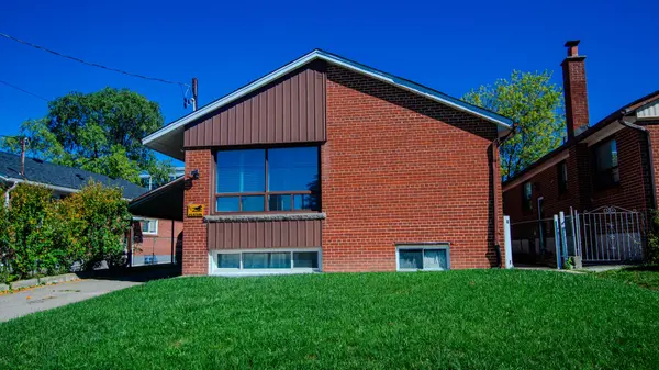 11 Blaydon AVE, Toronto W05, ON M3M 2C9