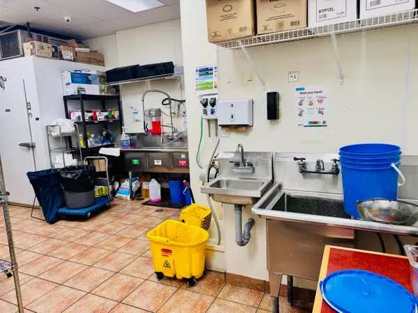 Oakville, ON L6J 6X8,511 Maple Grove DR #16