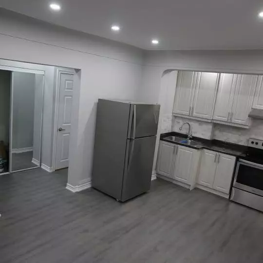 Hamilton, ON L8M 2A3,297 Cumberland AVE #01