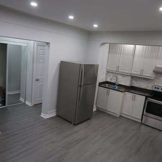 297 Cumberland AVE #01, Hamilton, ON L8M 2A3