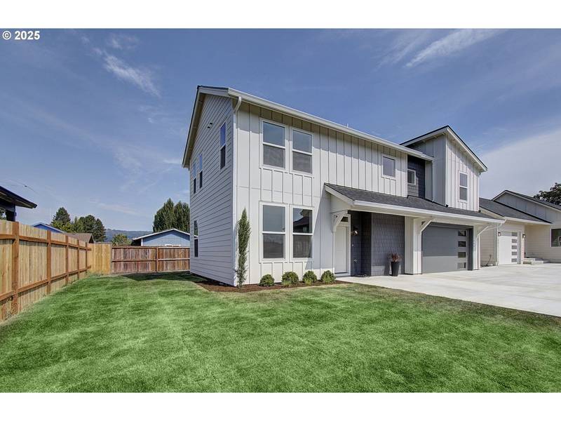 442 WASHINGTON ST, Woodland, WA 98674