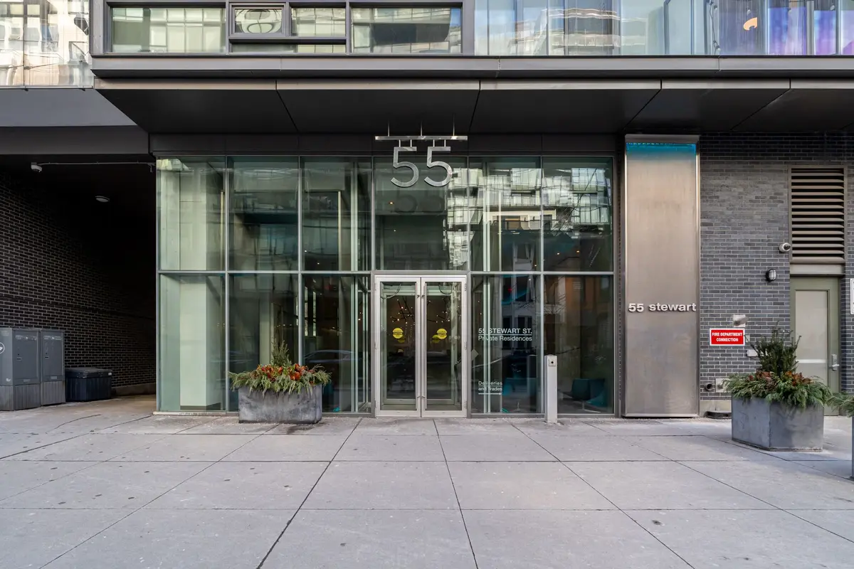 Toronto C01, ON M5V 2V1,55 Stewart ST #812