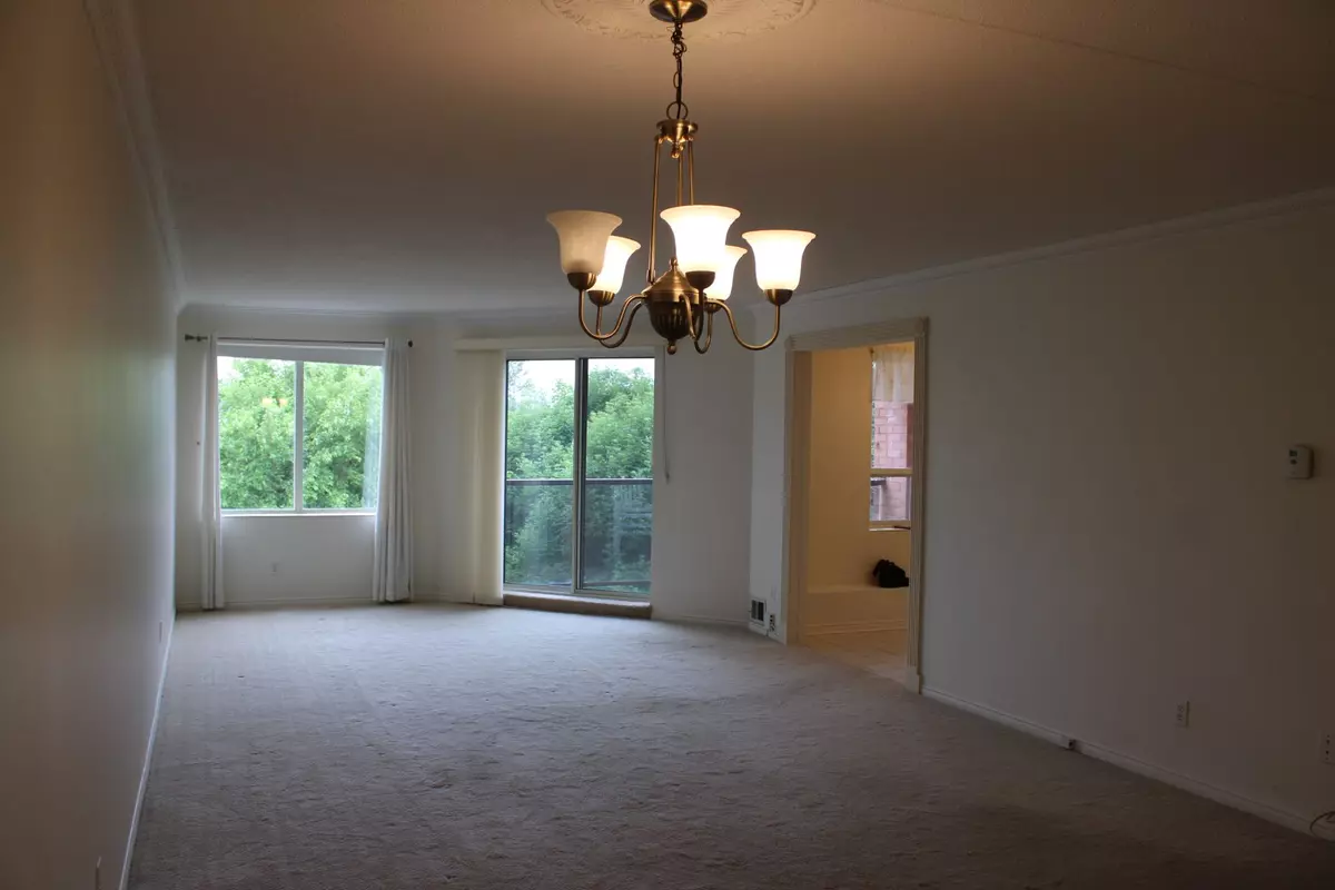 Centre Wellington, ON N1M 3L8,215 Scotland ST #402