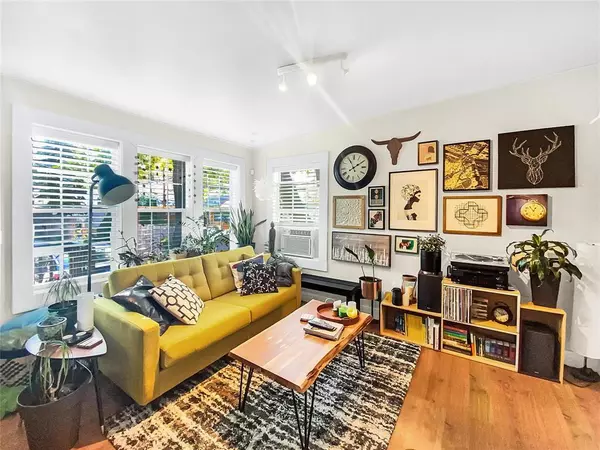 Winnipeg, MB R3G 3C2,477 Craig ST