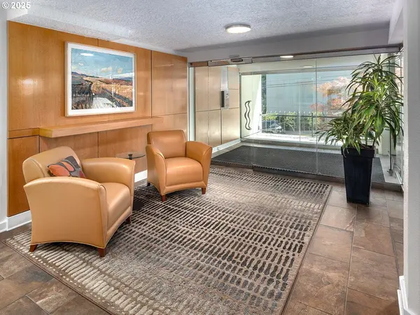 Portland, OR 97205,2211 SW PARK PL #803