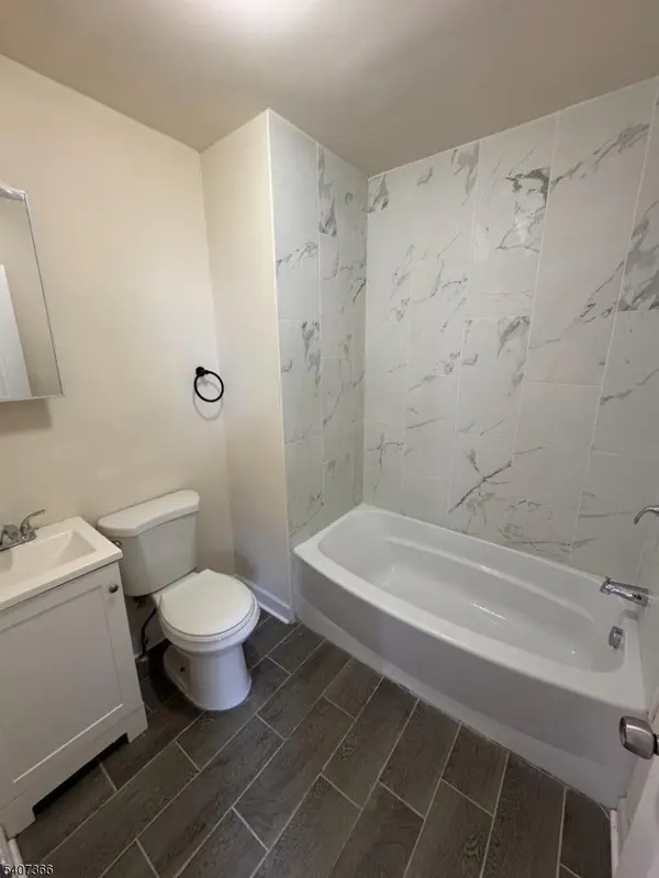 Newark City, NJ 07108,133 Seymour Ave #3