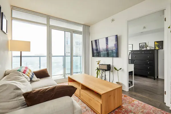 Toronto C01, ON M6J 0C7,36 Lisgar ST #2009