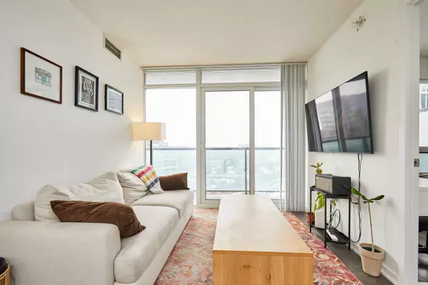 Toronto C01, ON M6J 0C7,36 Lisgar ST #2009