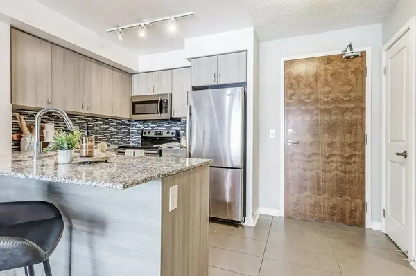 Pickering, ON L1W 1L7,1235 Bayly ST #905