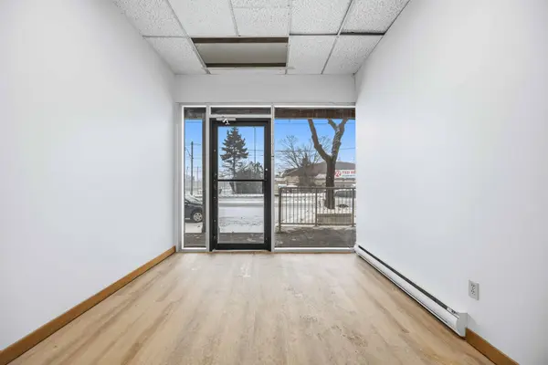 Toronto E02, ON M4E 2W1,190 Main ST