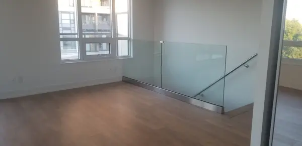 Pickering, ON L1W 0B5,1245 Bayly ST #22