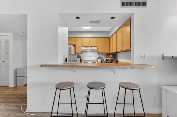 Pompano Beach, FL 33069,2205 S Cypress Bend Dr #604