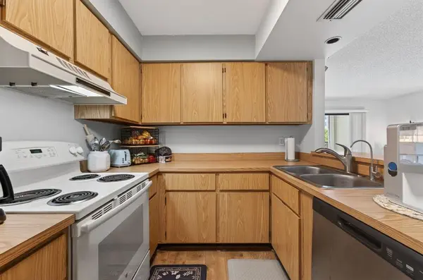 Pompano Beach, FL 33069,2205 S Cypress Bend Dr #604