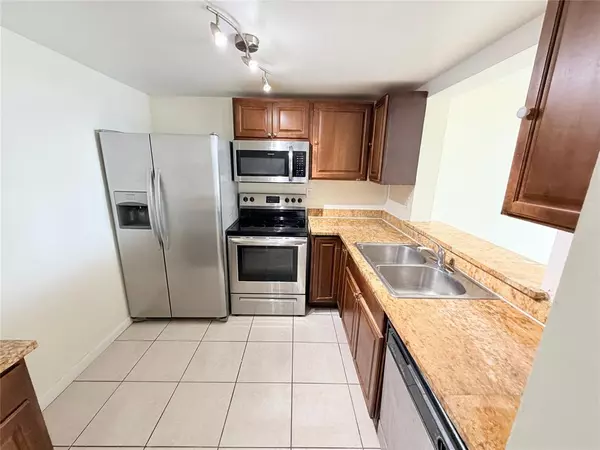 Miami, FL 33169,496 NW 165th Street Rd #D409