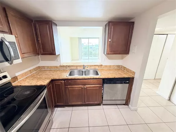 Miami, FL 33169,496 NW 165th Street Rd #D409