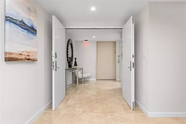 Fort Lauderdale, FL 33301,45 Hendricks Isle #403