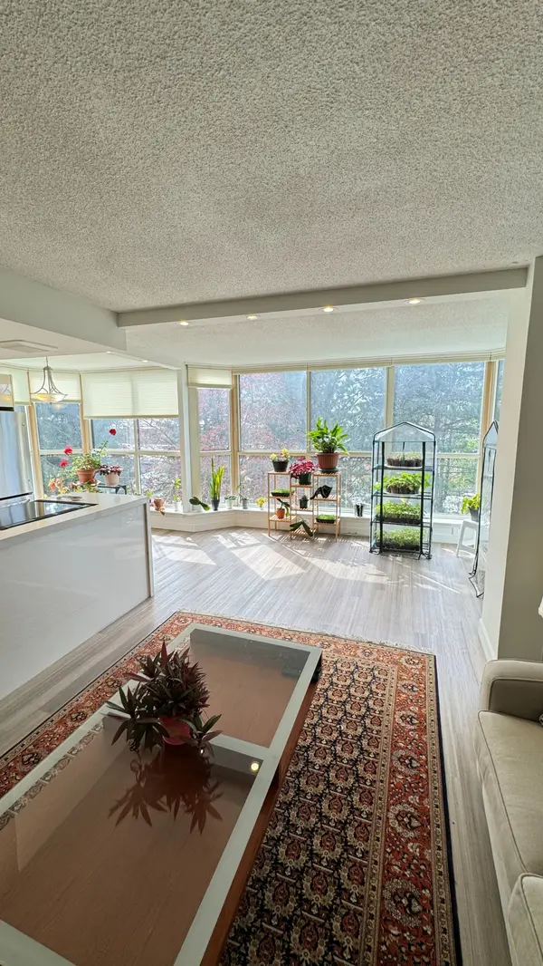 Richmond Hill, ON L4C 1T4,100 Observatory LN W #304