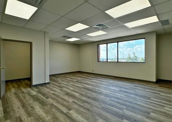 Barrie, ON L4M 5N6,11 Ferris LN #204