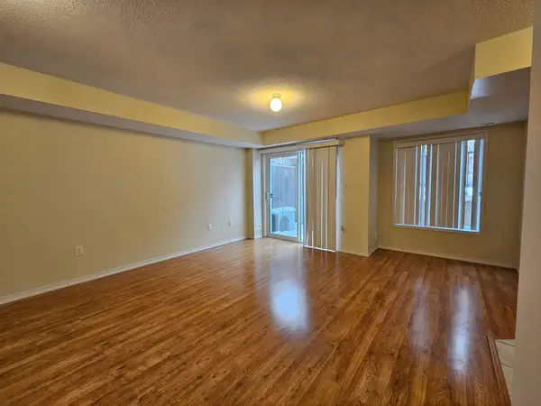 Oakville, ON L6H 0K1,2488 Post RD #21