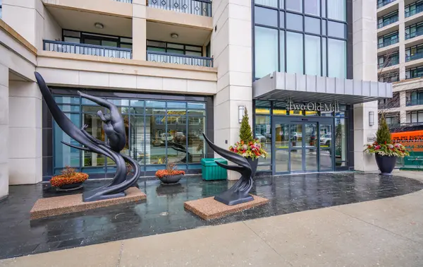 2 Old Mill DR #303, Toronto W01, ON M6S 0A2