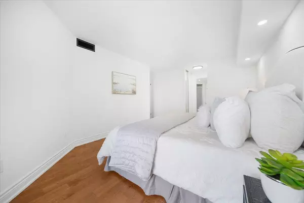 Toronto W10, ON M9V 5G9,5 Rowntree RD #903