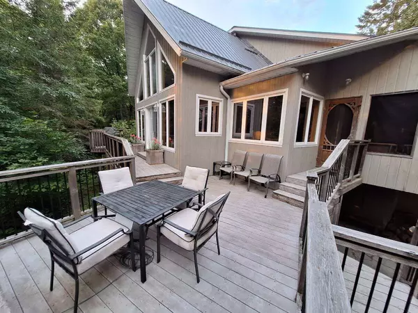 Magnetawan, ON P0A 1P0,175 Old Man's Lake LN