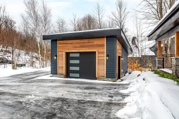 Huntsville, ON P1H 1B1,10 St George's CT