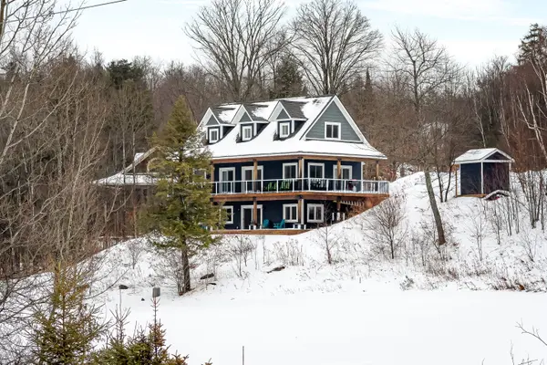 17 Deerhurst Highlands DR, Huntsville, ON P1H 1B1