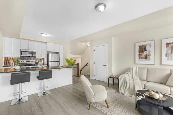 Manor Park - Cardinal Glen And Area, ON K1K 5A4,625 Makwa Private