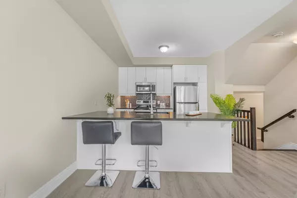 Manor Park - Cardinal Glen And Area, ON K1K 5A4,625 Makwa Private