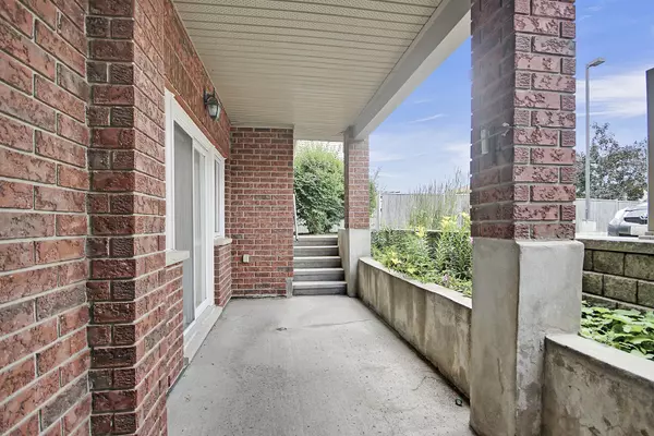 Barrhaven, ON K2G 0A9,251 Crestway DR #B