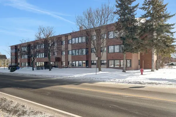 Arnprior, ON K7S 2L7,124 Daniel ST S #103