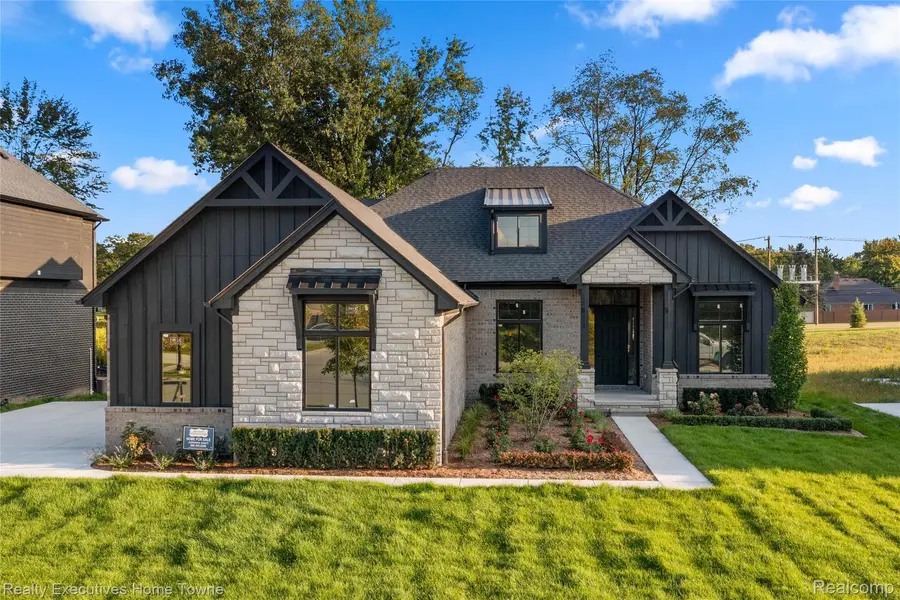 11812 ENCORE DR, Shelby Twp, MI 48315